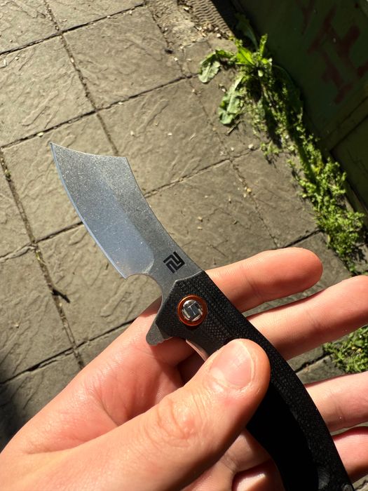 Продавам нож Artisan cutlery Corsair