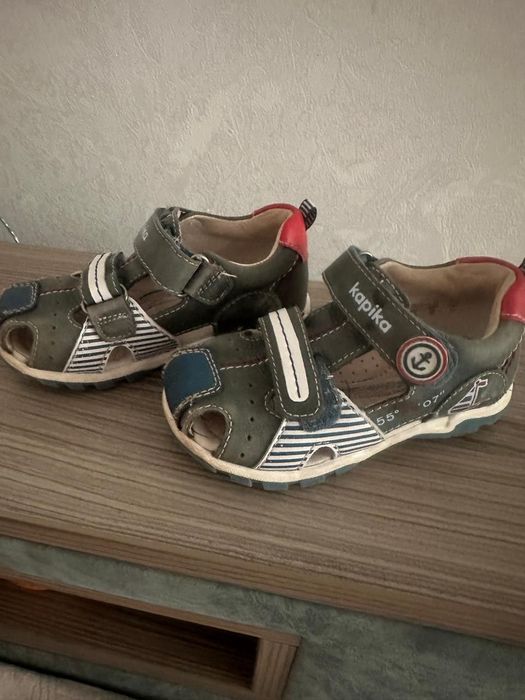 Продам детскую обувь