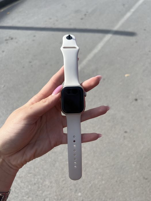 Чисто нов смарт часовник