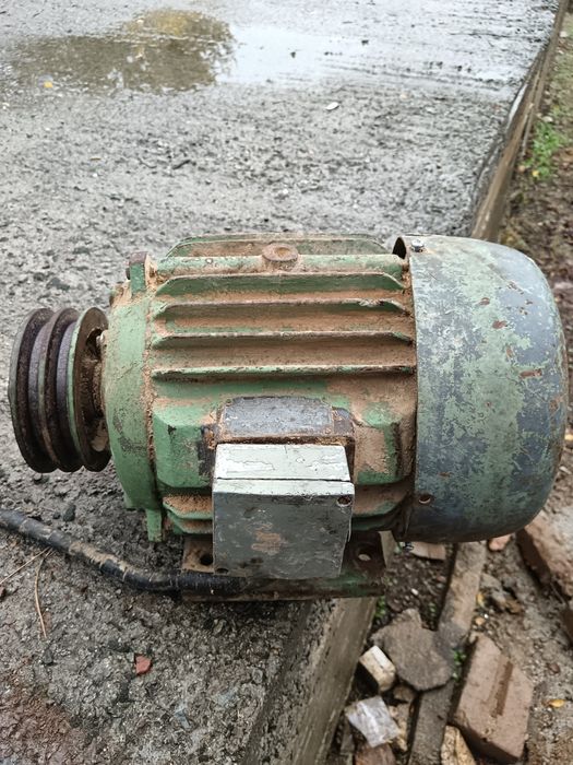 Трифазен Ел мотор