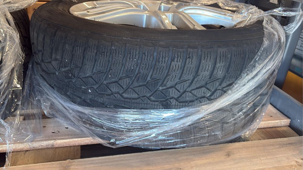 Jante Aliaj Dezent plus Cauciucuri Iarna Nokian 235 / 50 R17