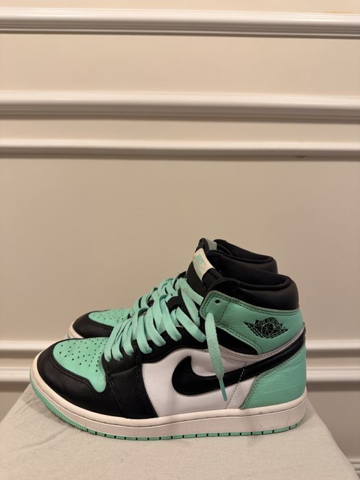 Jordan 1 High OG “Glow Green”