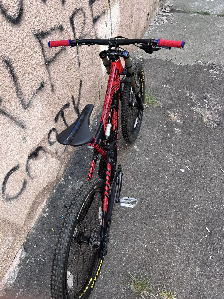 Bicicleta full suspension