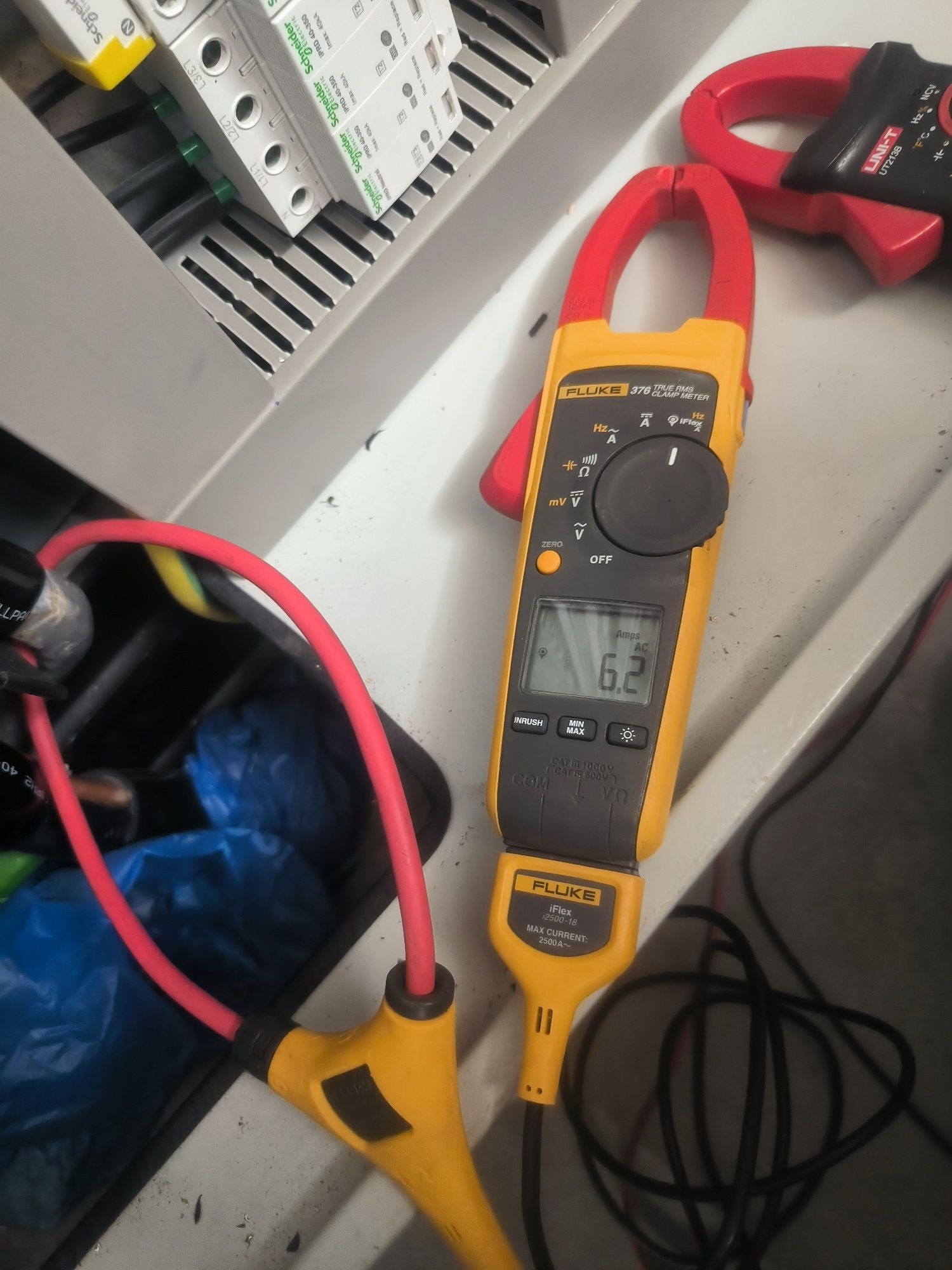 Vând multimetru Fluke 376