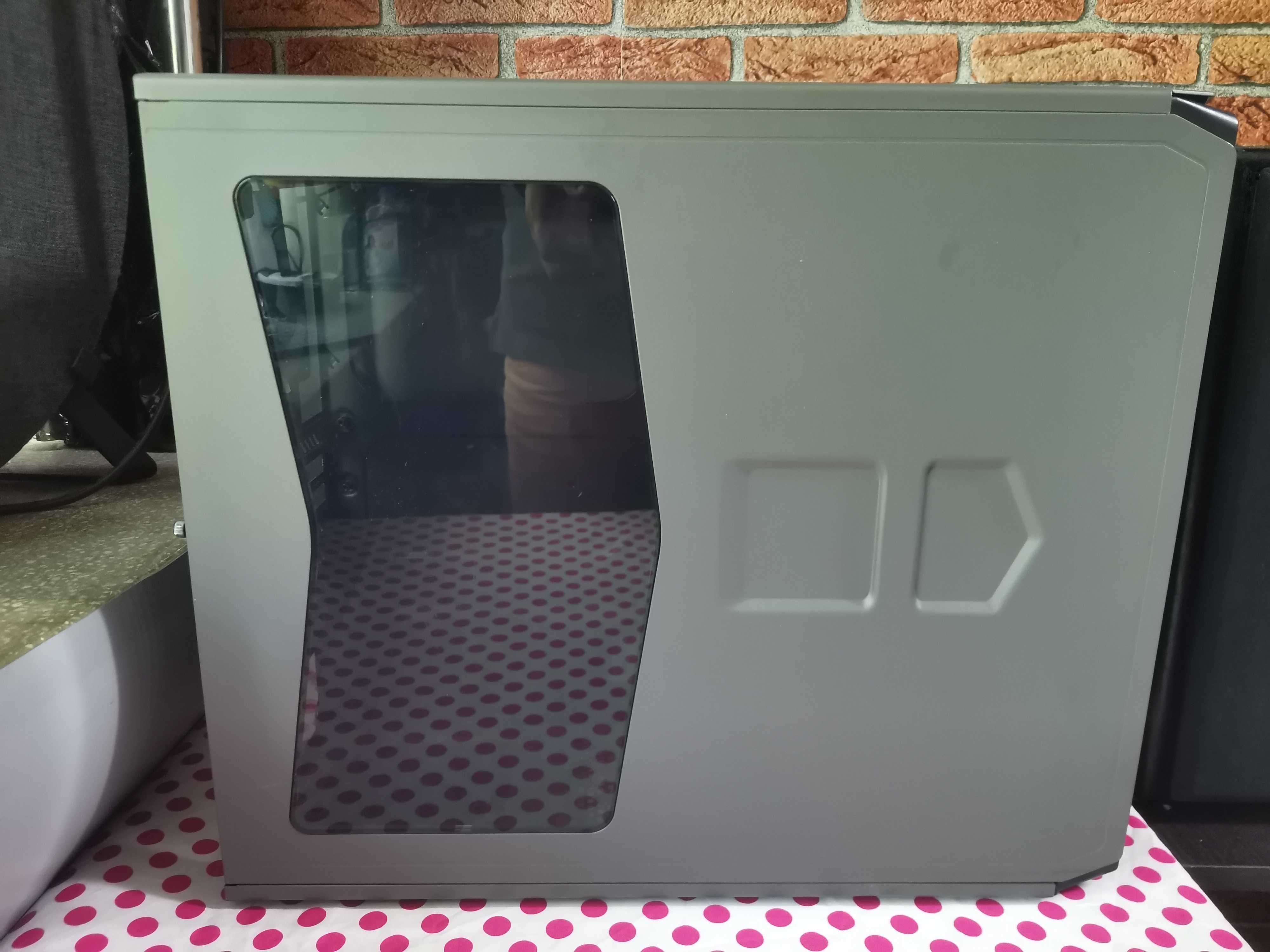 Carcasa Corsair Graphite 230T Window.