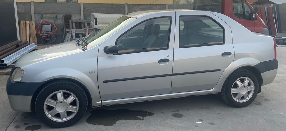 Vând autoturism Dacia Logan