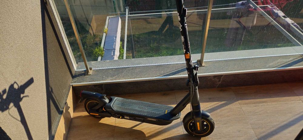 Електрическа тротинетка Segway Max G2