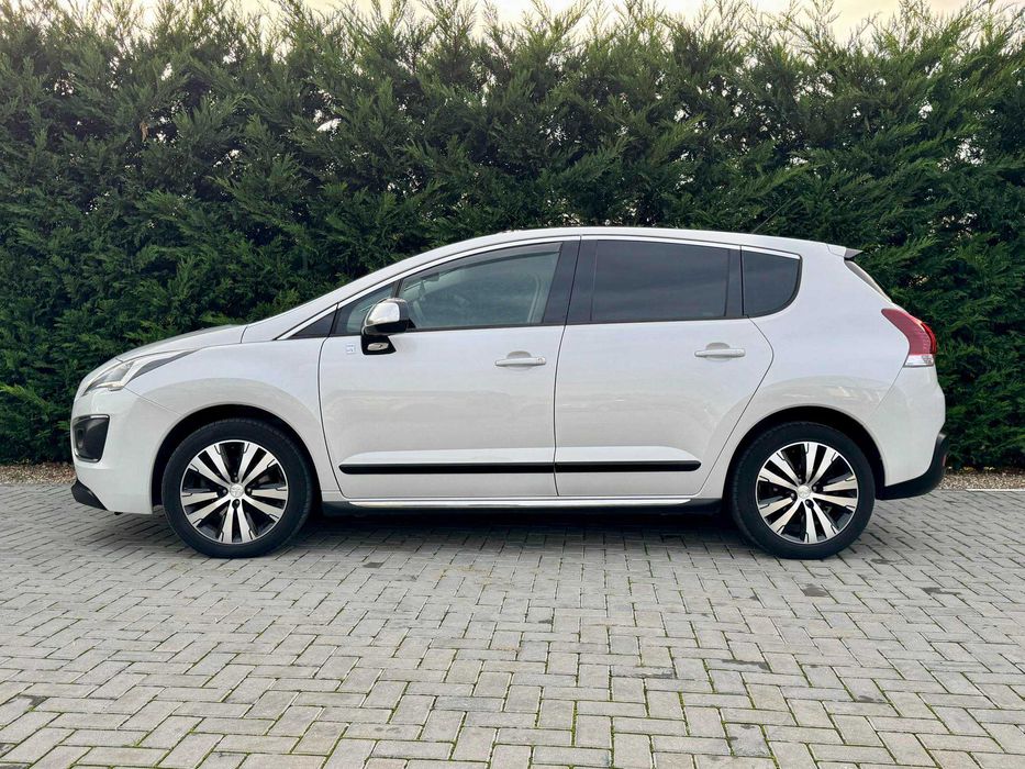 Peugeot 3008 Hybrid 4 x 4 Alure 200 cp