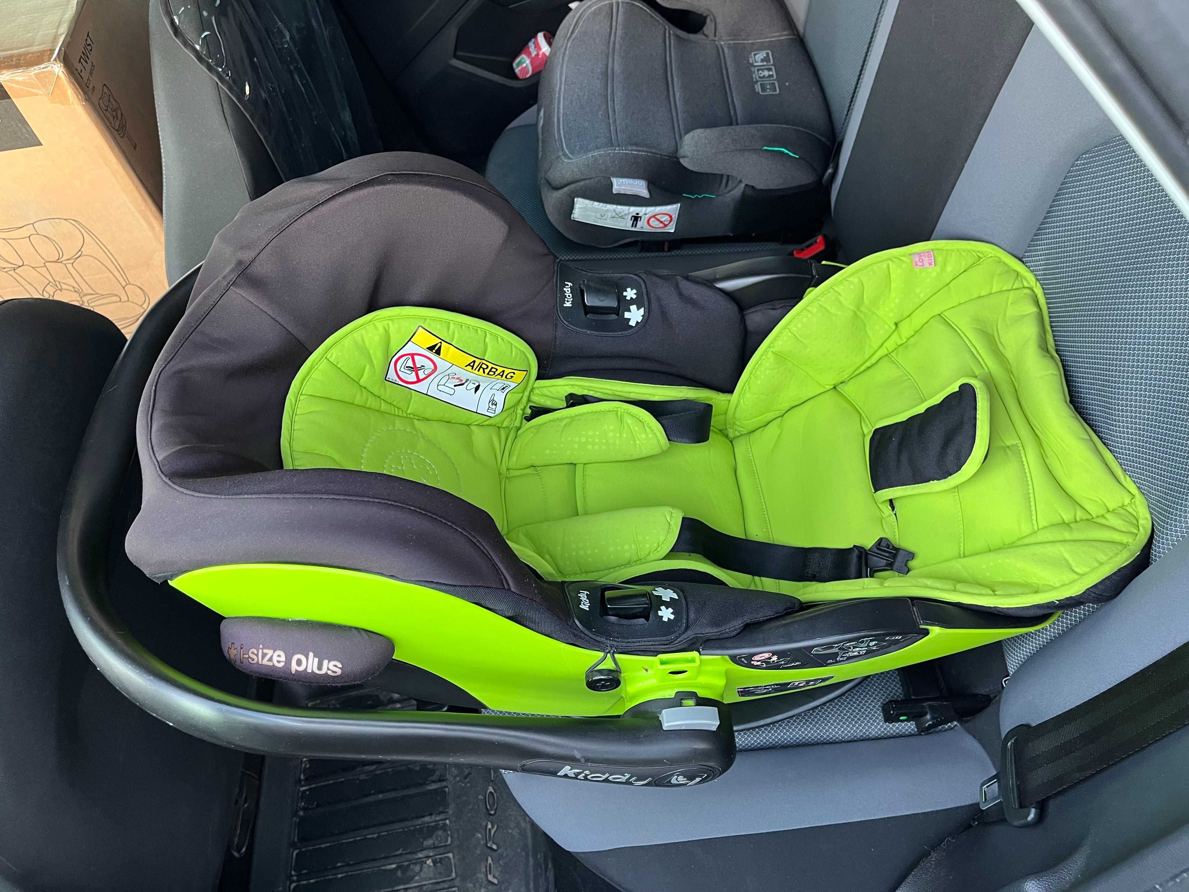 Kiddy EvoLuna i-size plus бебешко кошче за кола с isofix база