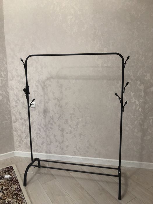 Вешалька новая.