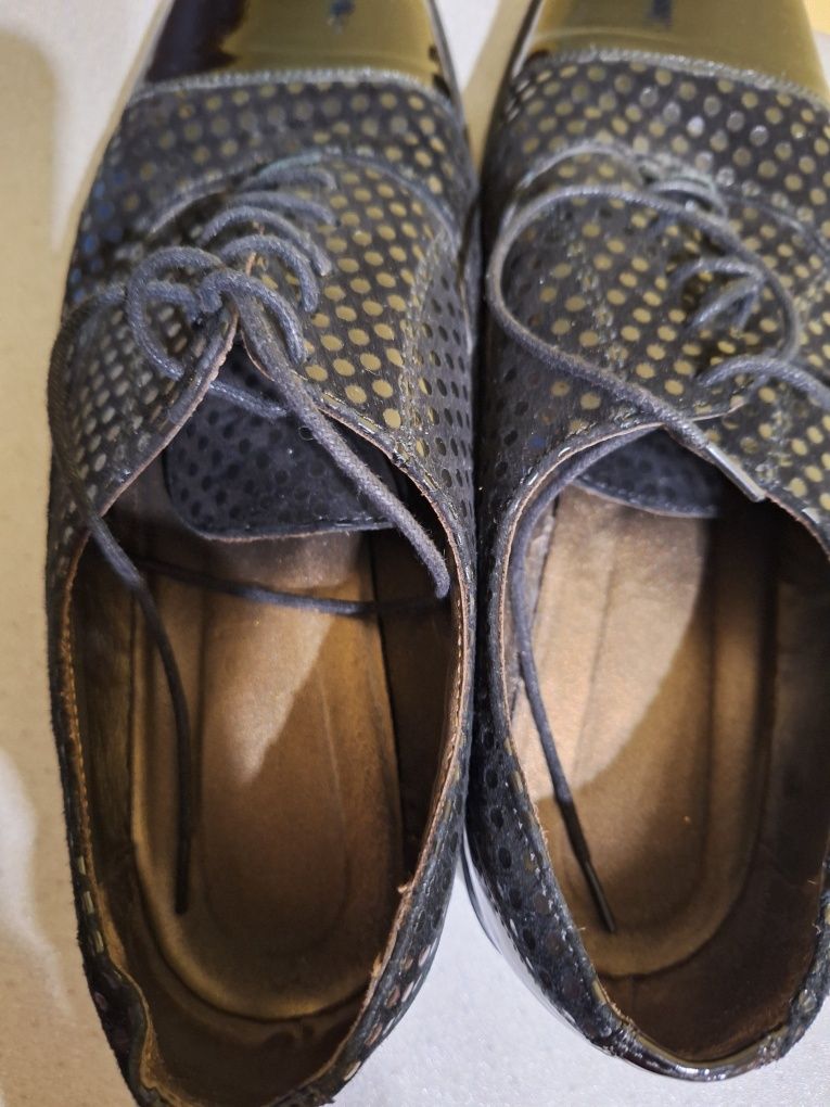 Pantofi din piele