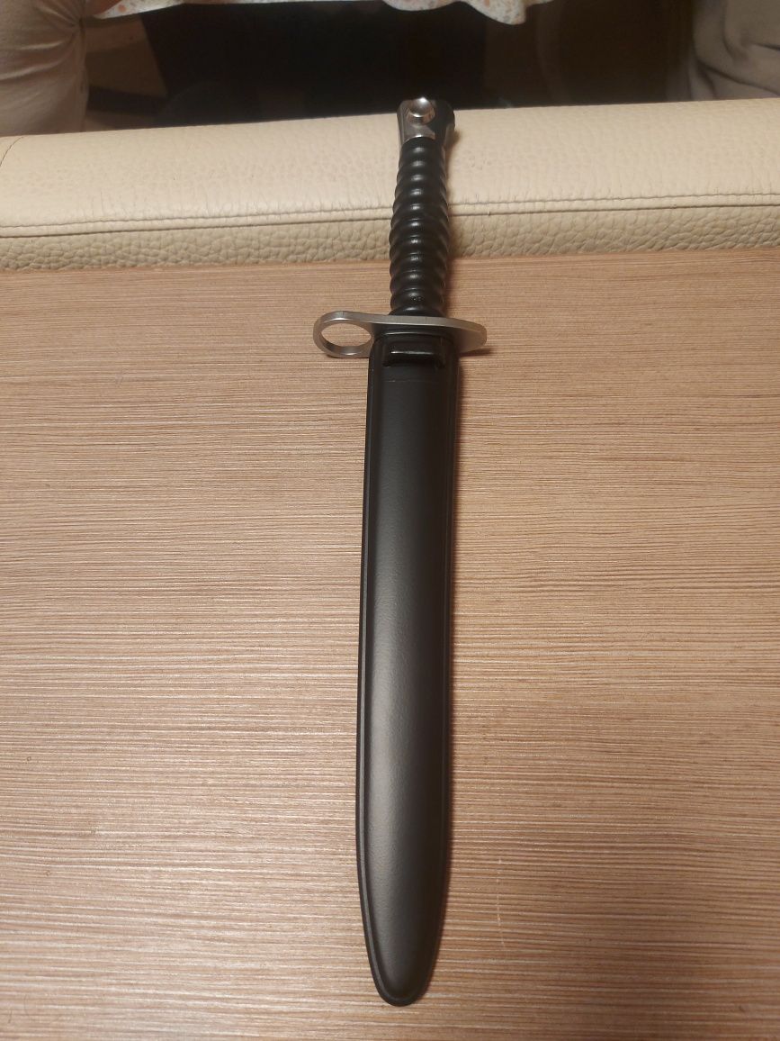 Швейцарски щик M 1957 в колекционерско състояние.