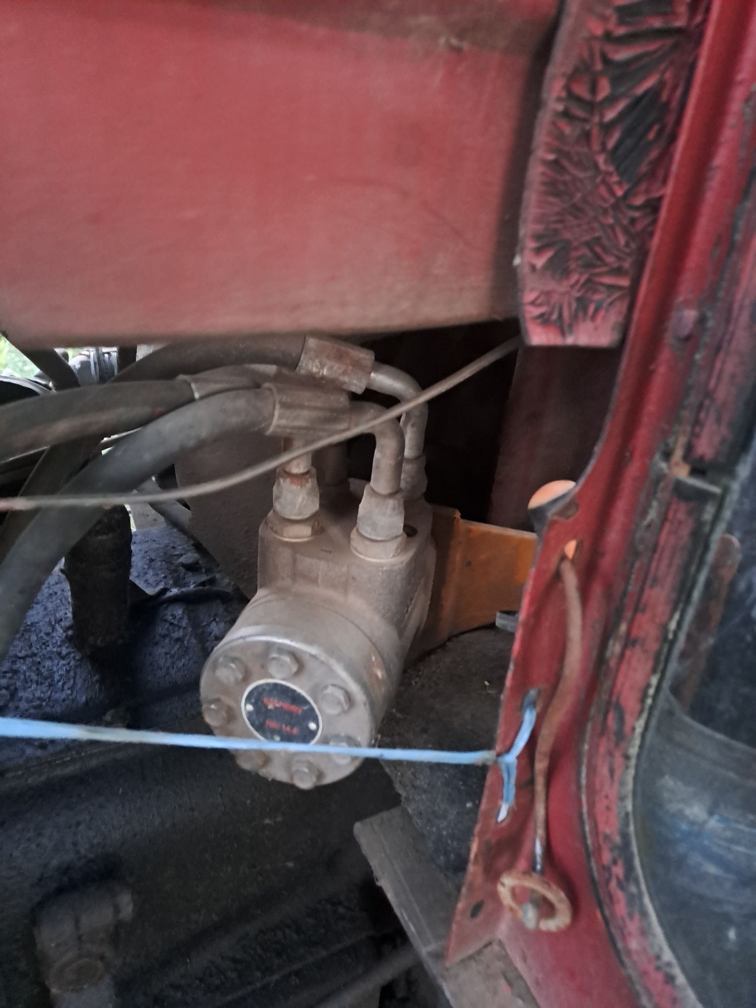 Vand tractor U 650 cu utilaje