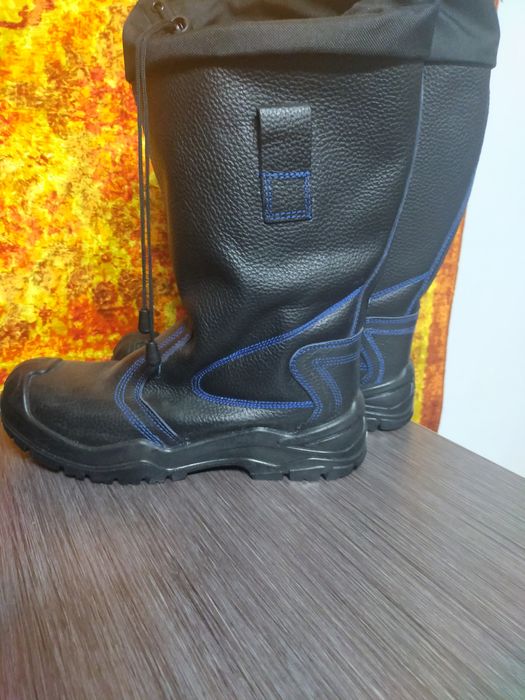Рабочая кирзовая обувь