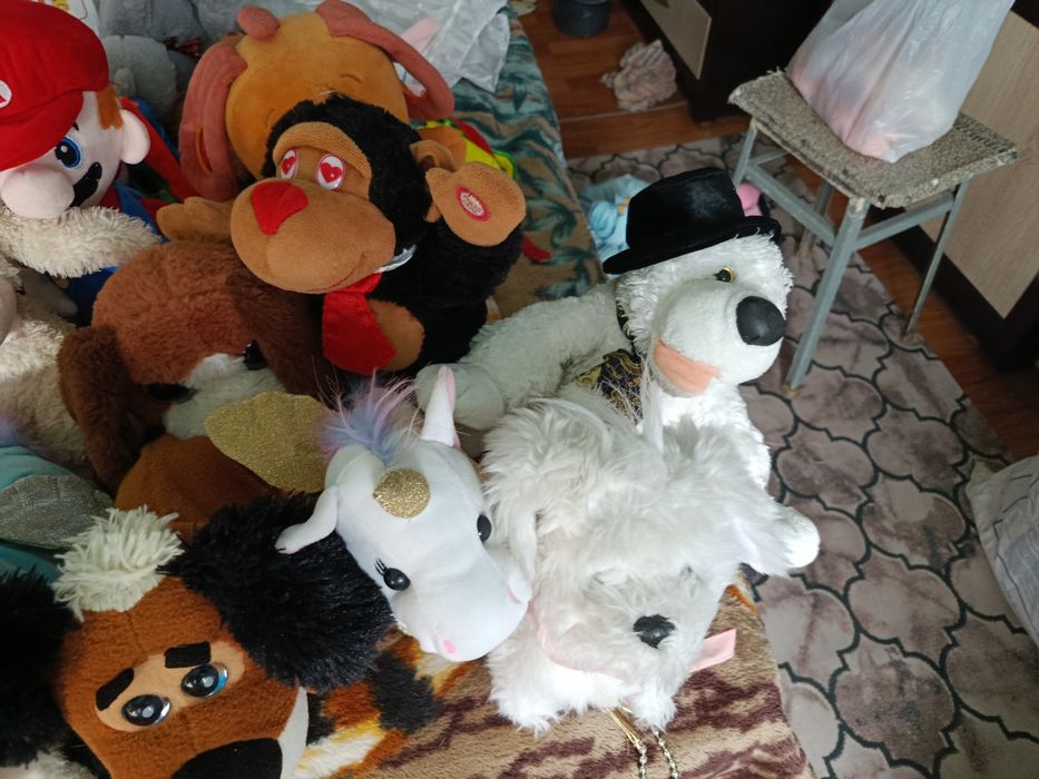 Продаю разные игрушки  на батарейках разные, двадцать штук