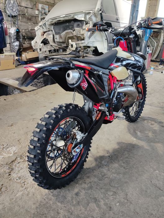 Vând ktm exc 250 six days