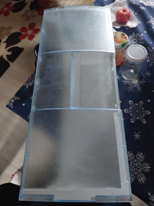 Vând combina frigorifica arctic, trebuie încărcată cu freon