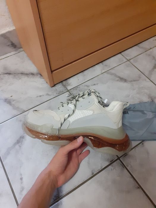 Balenciaga triple s crem