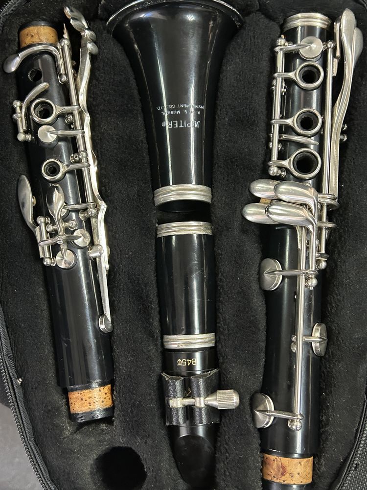 Clarinet Jupiter, cutie si mustiuc