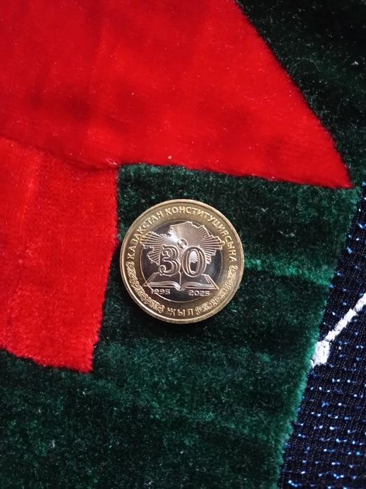 Продам коллекционные монеты 100₸ 13 штук разные. Цена окончательно
