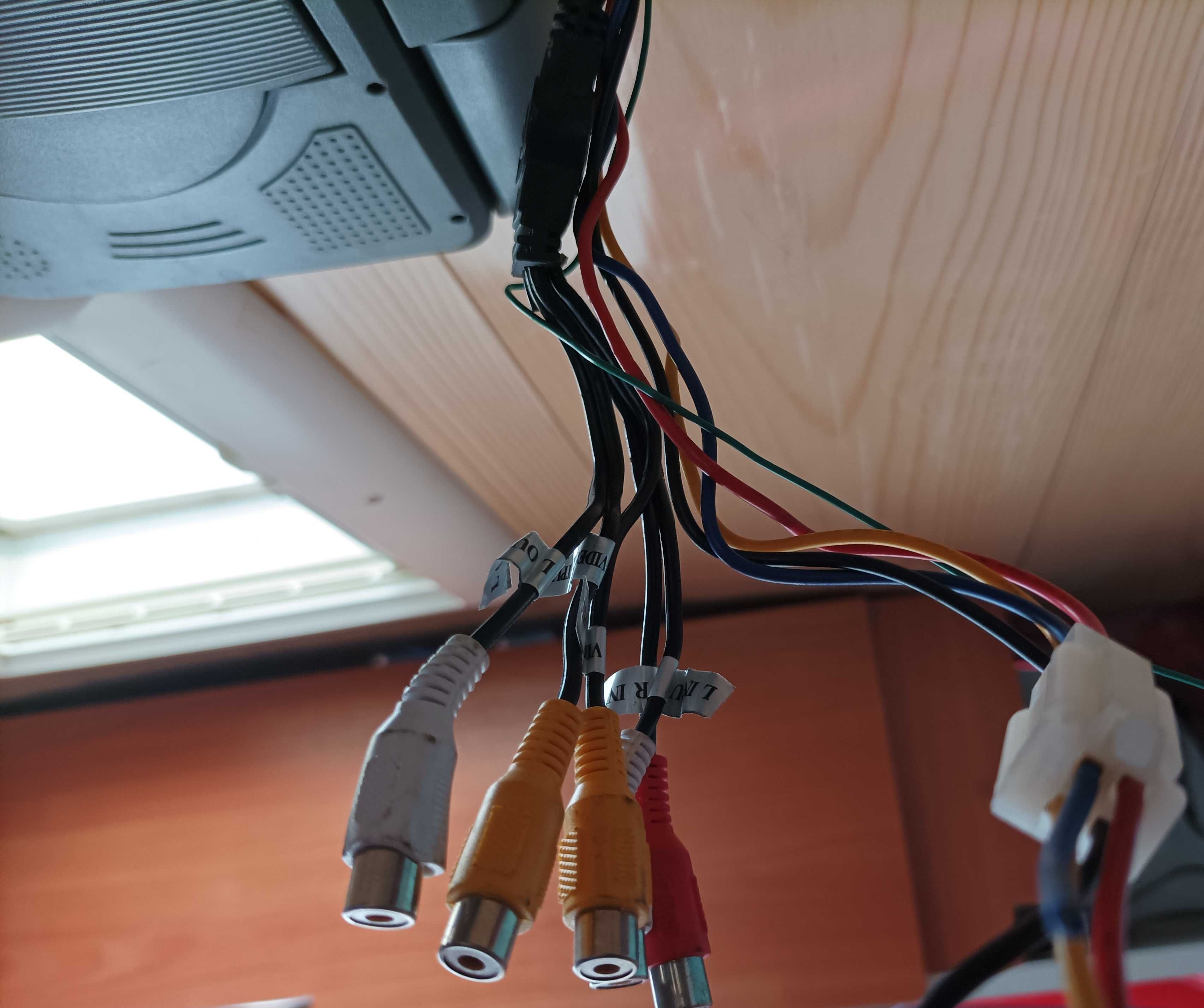 9' монитор с DVD USB за автомобил таван