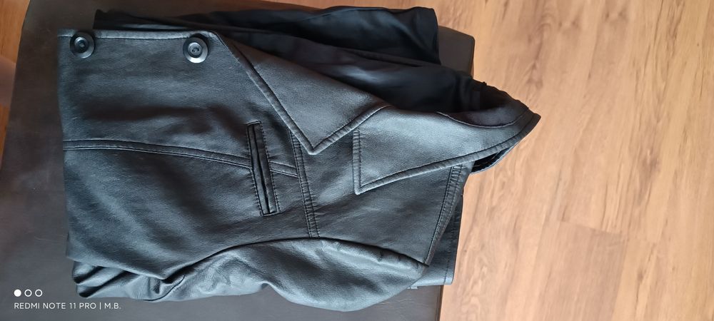 Стилно дамско вталено кожено сако/манто