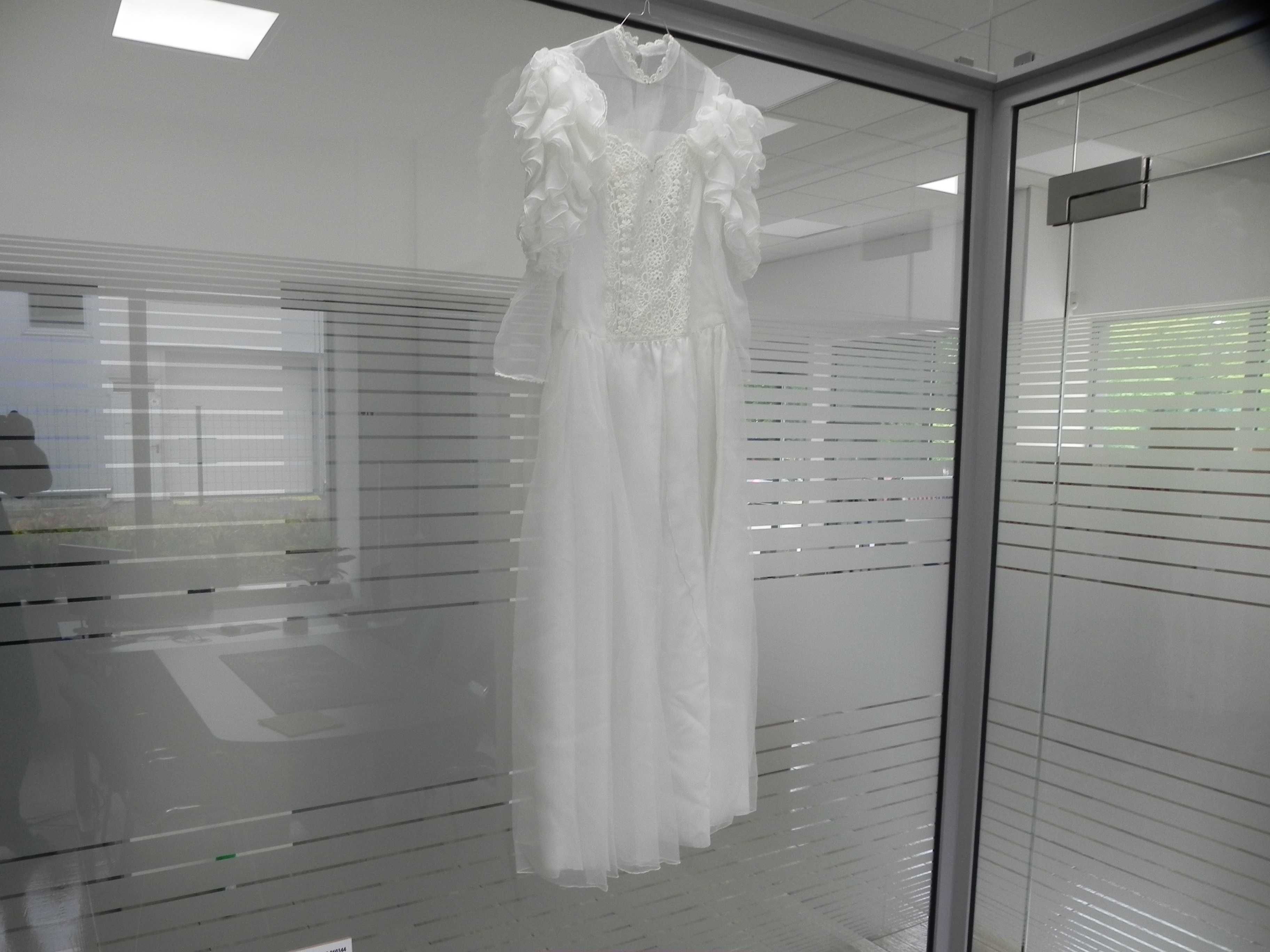 Сватбена рокля, бяла
