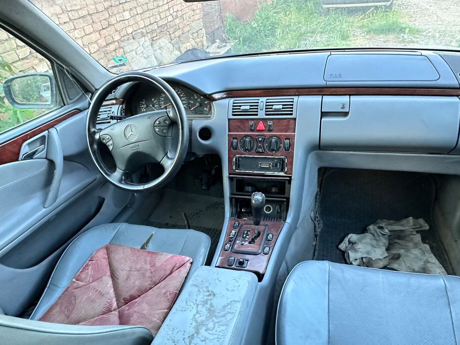 На части Mercedes E220 CDI автоматик работещ мотор