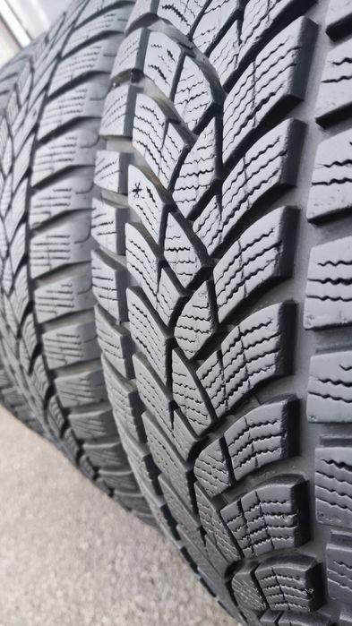 4бр. зимни гуми 225/55/17 GoodYear Ultra Grip Performance 
7.6mm
dot23