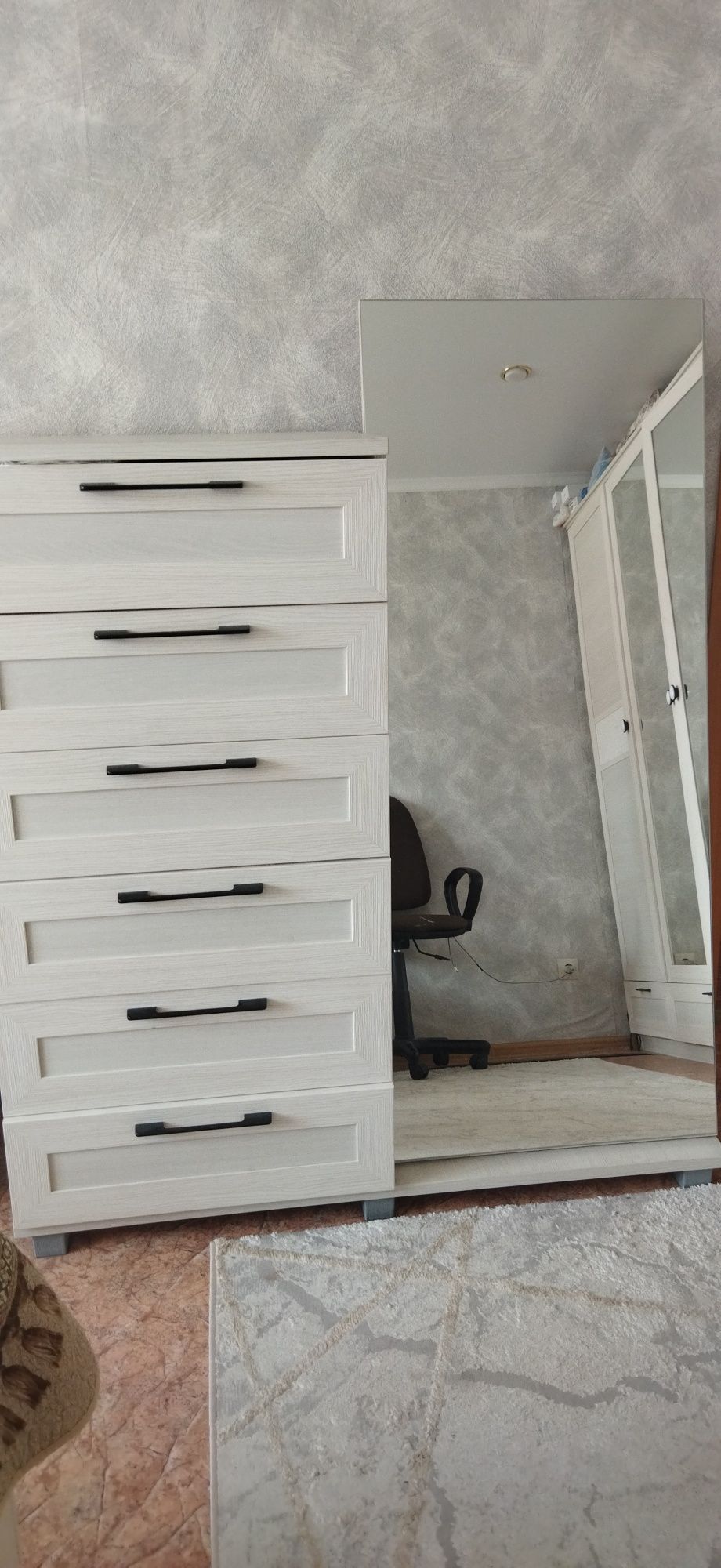 Срочно продаем Комод с зеркалом