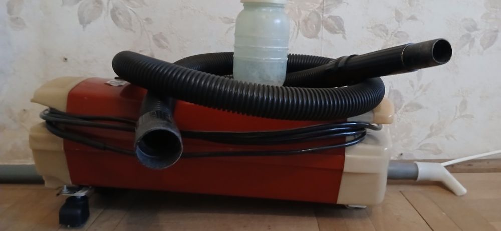 Aspirator AP21 – Made in Romania, cu sac și accesorii incluse