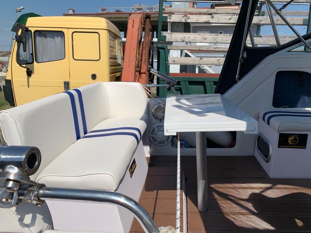 Моторна яхта Poseidon