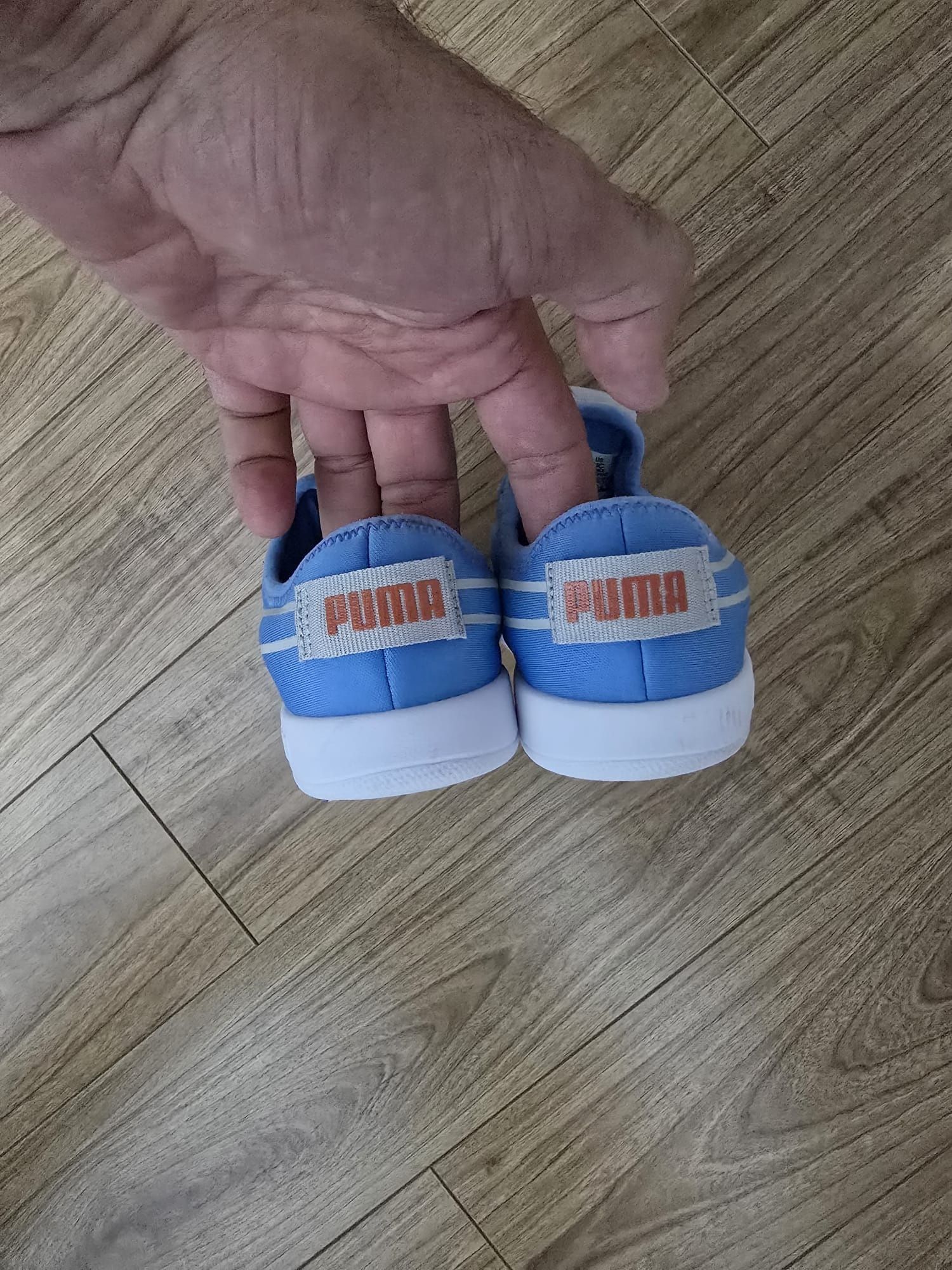 Vând adidadi puma