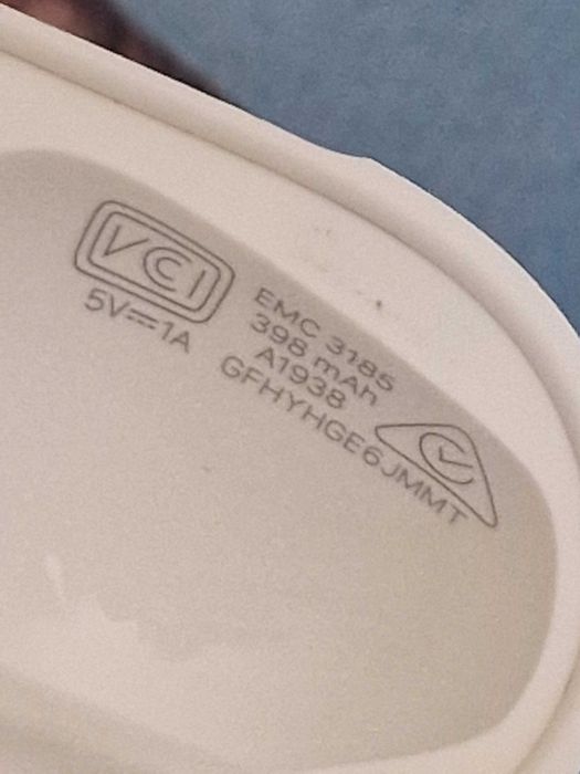Apple AirPods A1938  2nd Gen