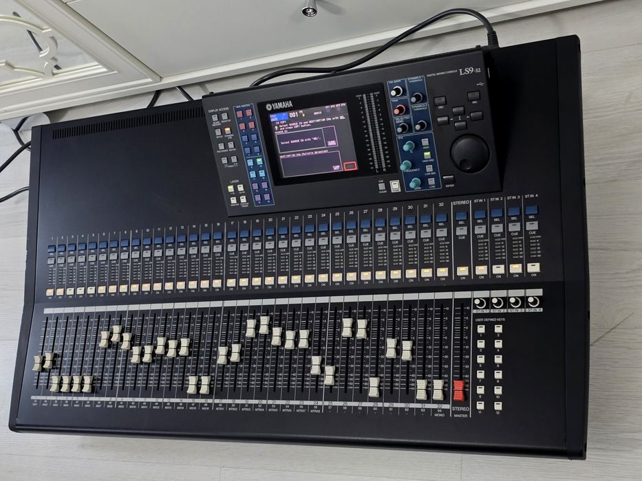 Mixer digital YAMAHA LS 9-32, consola profesional audio,