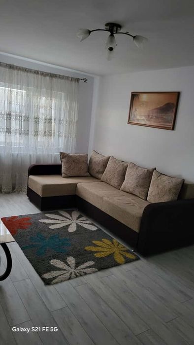 Închiriez apartament
