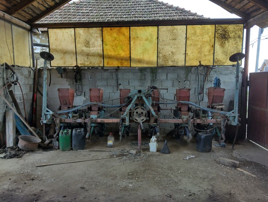 Vând tractor U650 și utilaje agricole