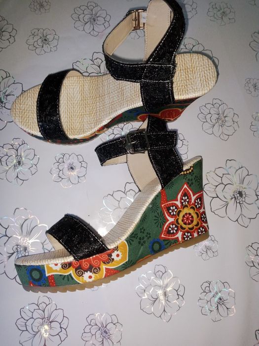 Босоножки  6000 тысяч