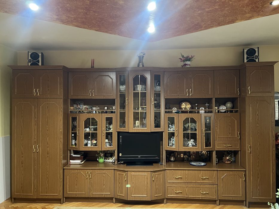 Mobila living  cu vitrina