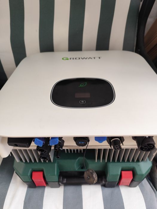 Invertor hibrid 6kW growatt