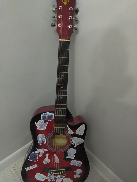 Продам гитару.38-39размера.В хорошем состоянии.Акустика.Как новый