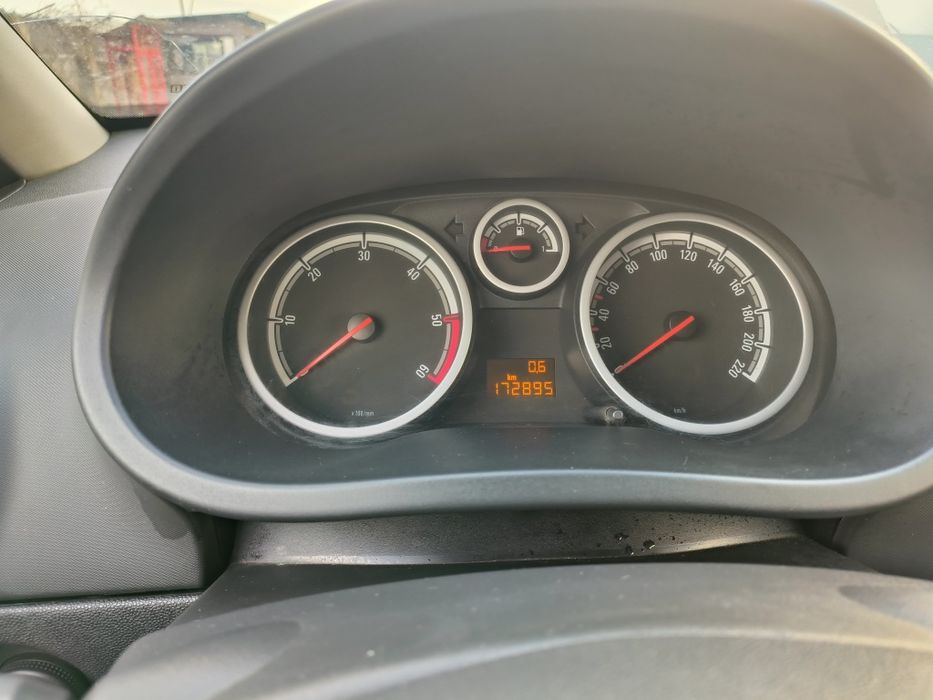 Vând Opel CORSA D