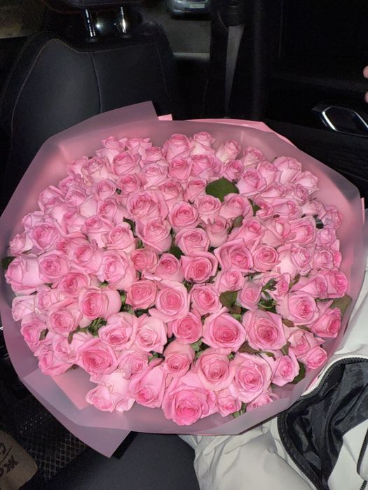 101 розовая роза.