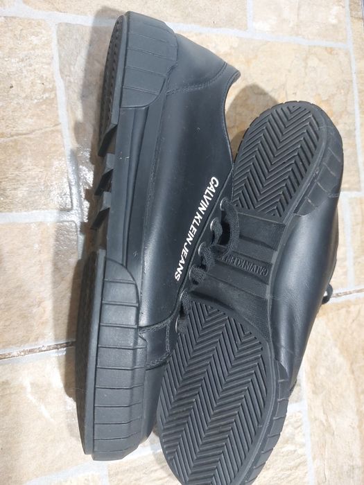 Vând adidași Calvin Klein Jeans