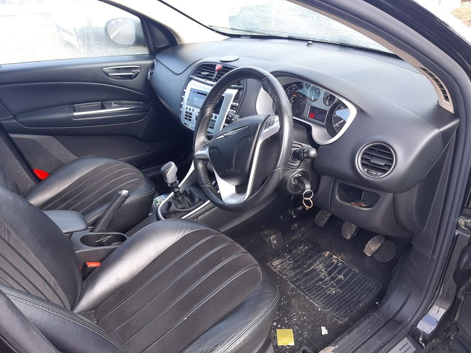 За части Lancia Delta 1600 кубика дизел 6 скорости 2011 година