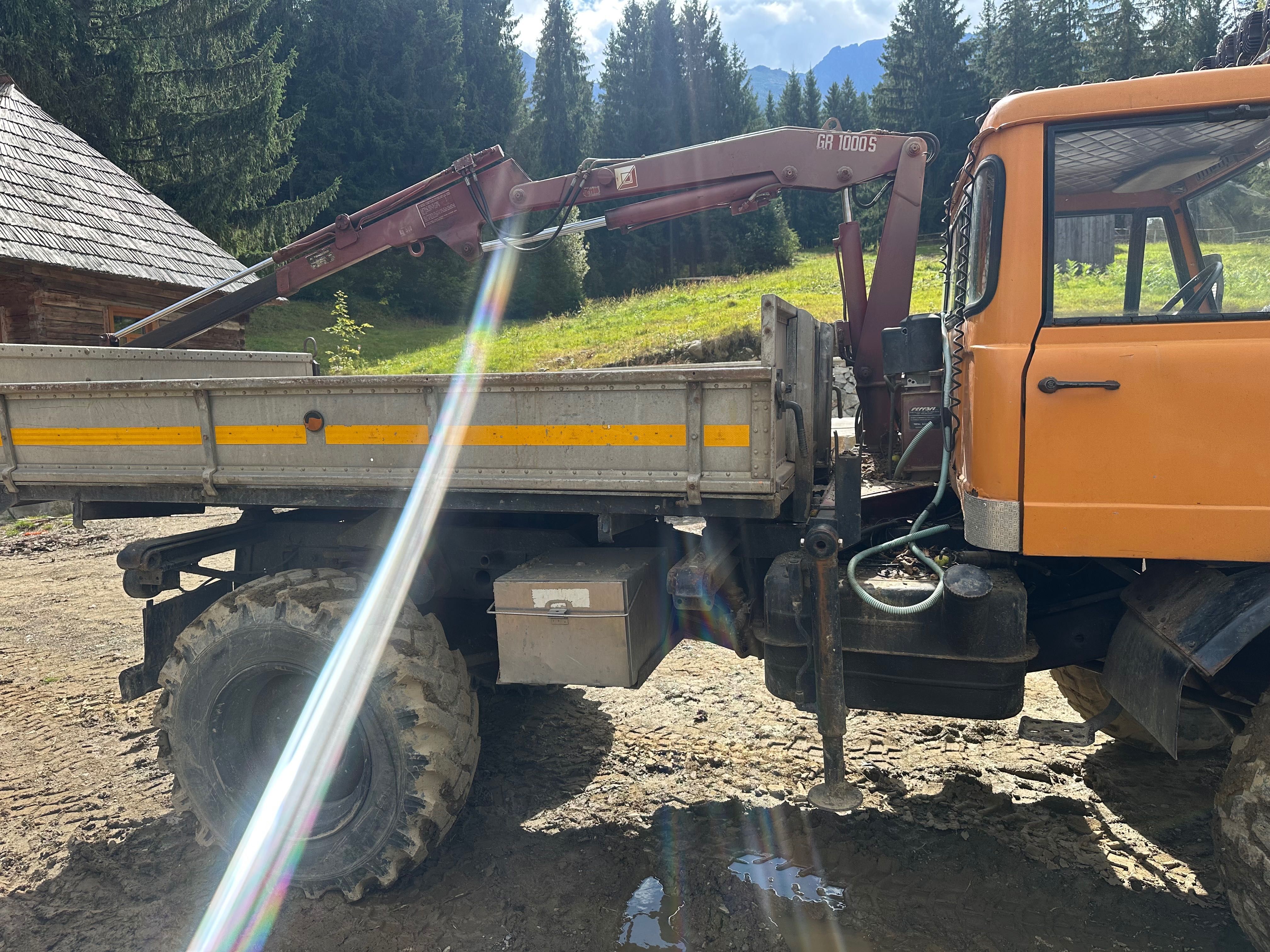 Mercedes unimog cu salarita și lama
