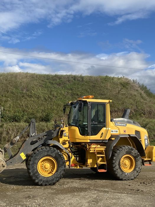 Vand sau inchiriez Incarcator frontal VOLVO L90 H