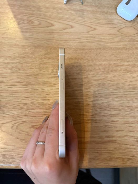 телефон iPhone 13