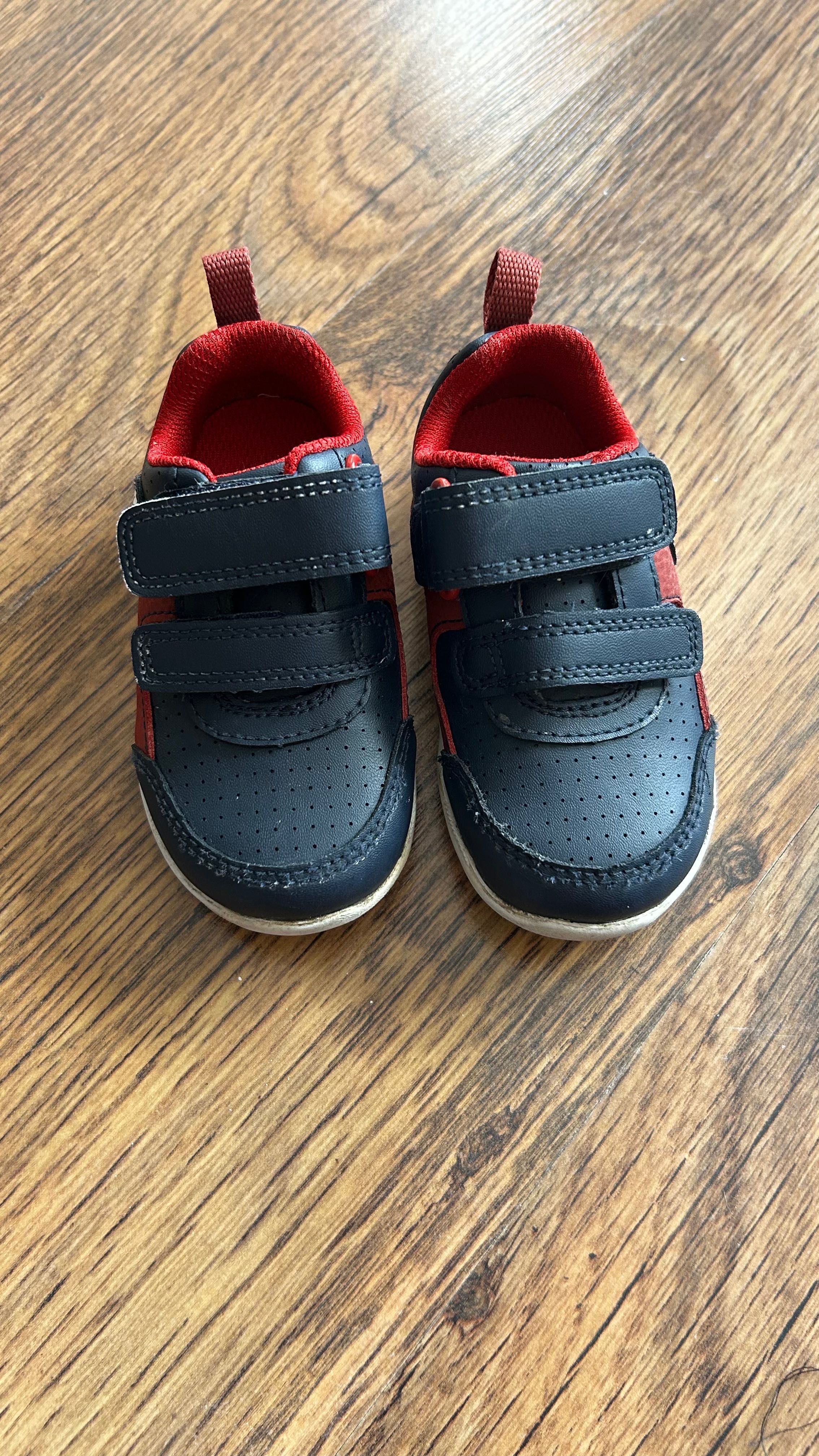 детски обувки Clarks
