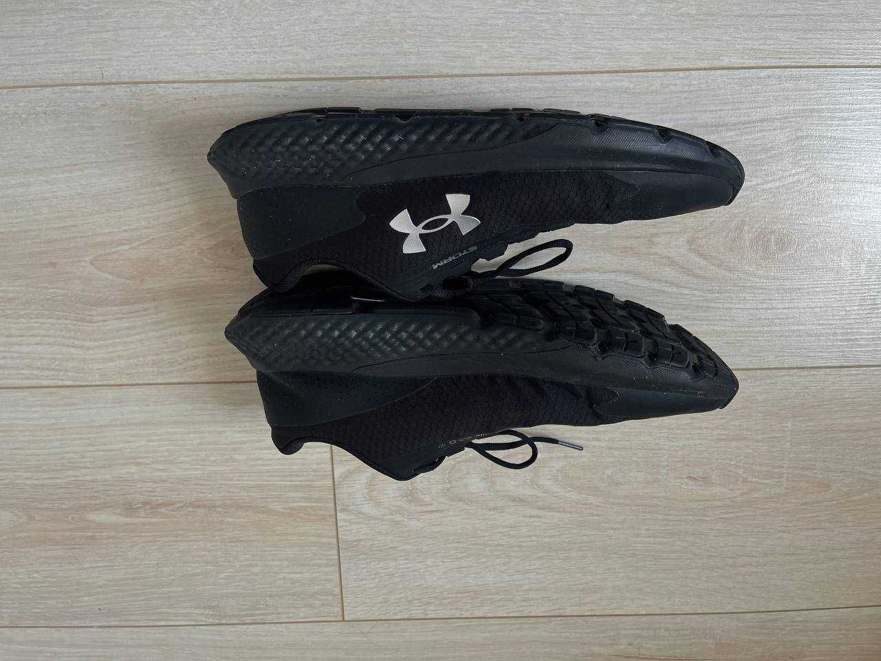 Чёрные кроссовки Under Armor 42,5 EUR 9 US